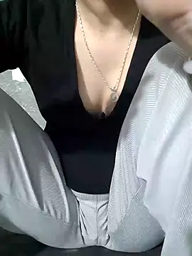 Snapshot of -LunaLust chatting on 01-18-26, 02:10 -LunaLust online show from 01-18-26, 02:10