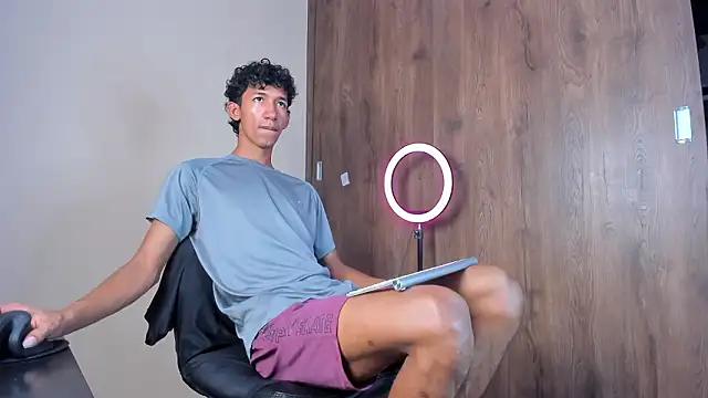 Snapshot of neitan_miller_ chatting on 02-10-26, 04:11 neitan miller online show from 02-10-26, 04:11