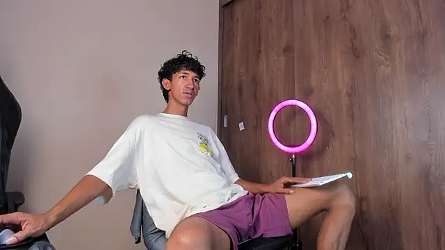 Snapshot of neitan_miller_ chatting on 02-12-26, 05:41 neitan miller online show from 02-12-26, 05:41