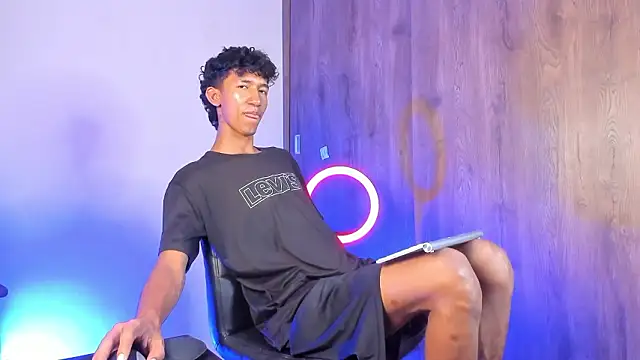 Snapshot of neitan_miller_ chatting on 02-28-26, 09:43 neitan miller online show from 02-28-26, 09:43