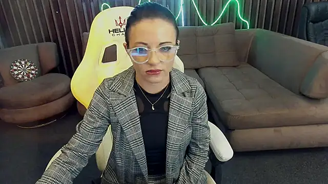 Snapshot of Dafni_Monn chatting on 09-19-25, 05:31 Dafni Monn online show from 09-19-25, 05:31