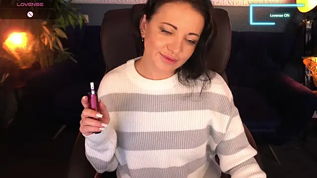 Snapshot of Dafni_Monn chatting on 10-19-25, 05:30 Dafni Monn online show from 10-19-25, 05:30