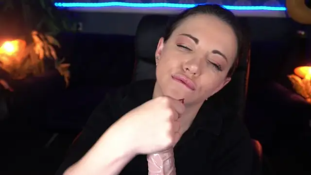 Snapshot of Dafni_Monn chatting on 11-28-25, 01:47 Dafni Monn online show from 11-28-25, 01:47