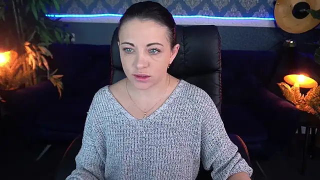 Snapshot of Dafni_Monn chatting on 11-29-25, 01:47 Dafni Monn online show from 11-29-25, 01:47