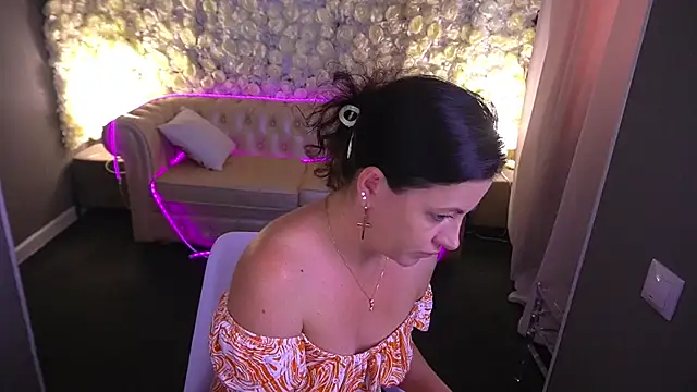 Snapshot of Dafni_Monn chatting on 06-29-26, 09:26 Dafni Monn online show from 06-29-26, 09:26