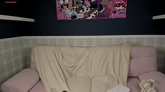 Snapshot of candy_fang chatting on 06-15-26, 10:06 candy fang online show from 06-15-26, 10:06