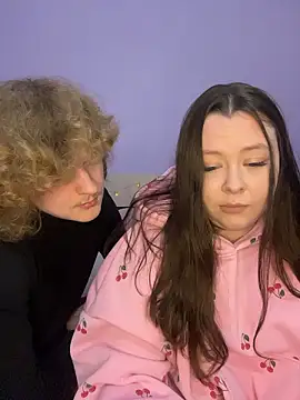 Snapshot of TommyandJanet chatting on 01-10-26, 12:18 TommyandJanet online show from 01-10-26, 12:18