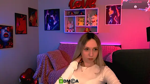 Snapshot of monica_xcx chatting on 03-20-26, 08:35 monica xcx online show from 03-20-26, 08:35