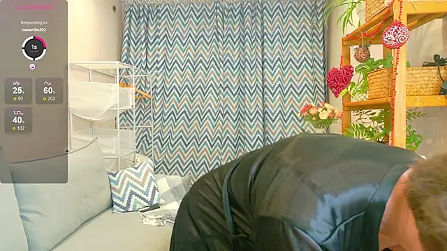 Snapshot of LadySweetWife chatting on 01-13-26, 02:28 LadySweetWife online show from 01-13-26, 02:28