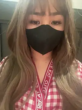 Snapshot of -Violet-t chatting on 02-15-26, 04:47 -Violet-t online show from 02-15-26, 04:47