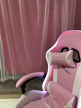 Snapshot of -Violet-t chatting on 03-06-26, 01:40 -Violet-t online show from 03-06-26, 01:40