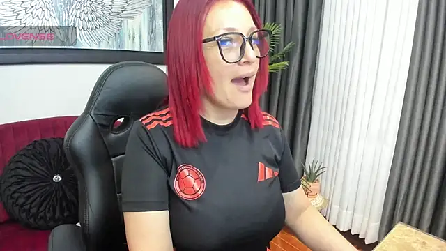 Snapshot of VictoriaPaker chatting on 03-10-26, 11:37 VictoriaPaker online show from 03-10-26, 11:37