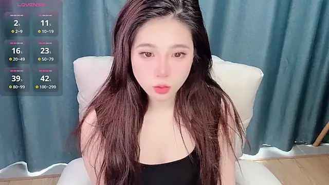 Snapshot of Starlets77 chatting on 03-10-26, 05:34 Starlets77 online show from 03-10-26, 05:34