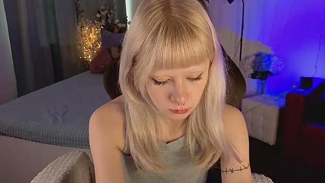 Snapshot of _Yolandi_ chatting on 03-14-26, 05:57 Yolandi online show from 03-14-26, 05:57