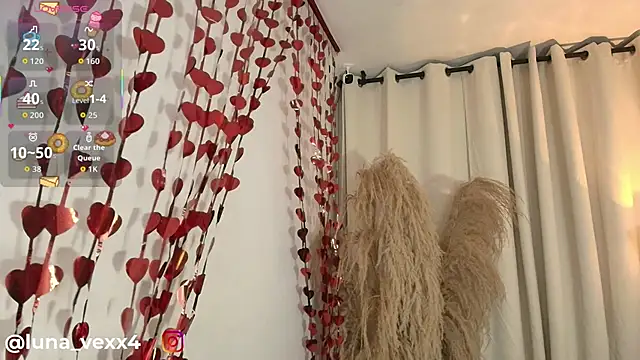 Snapshot of big_woman chatting on 02-15-26, 03:03 big woman online show from 02-15-26, 03:03