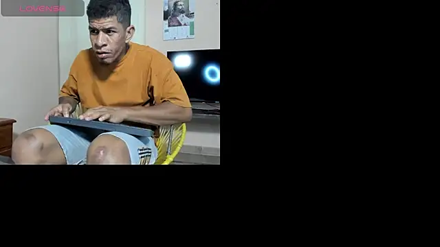 Snapshot of antonio_aguilarx chatting on 06-16-26, 11:29 antonio aguilarx online show from 06-16-26, 11:29