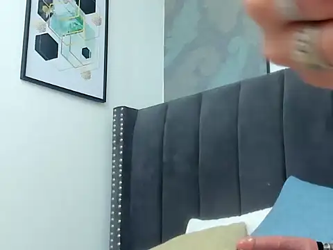 Anikka Albrite  online show from 03-26-26, 01:17