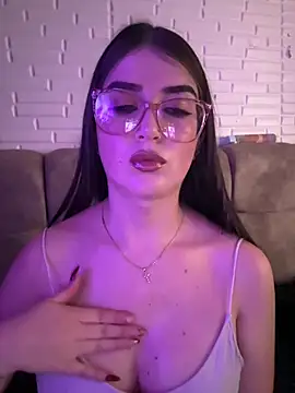 Snapshot of moon0626 chatting on 04-13-26, 02:33 moon0626 online show from 04-13-26, 02:33