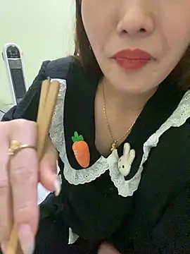 Snapshot of Angela_loveee chatting on 01-15-26, 05:05 Angela loveee online show from 01-15-26, 05:05