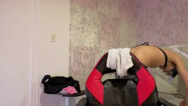 Snapshot of nova_salvatore chatting on 02-20-26, 12:05 nova salvatore online show from 02-20-26, 12:05