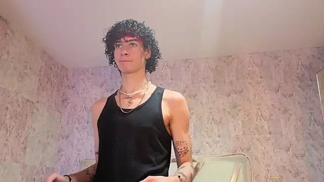 Snapshot of nova_salvatore chatting on 02-21-26, 12:06 nova salvatore online show from 02-21-26, 12:06