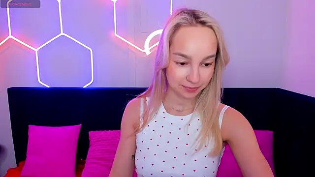 Snapshot of DaisyMellifluous chatting on 01-12-26, 01:44 DaisyMellifluous online show from 01-12-26, 01:44