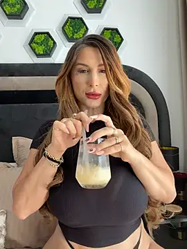 LucyBridgette online show from 07-10-26, 01:14