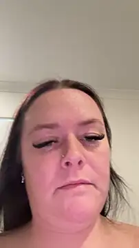 Snapshot of carinabro10 chatting on 06-07-26, 03:43 carinabro10 online show from 06-07-26, 03:43