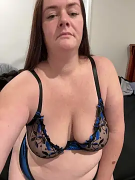 carinabro10 online show from 08-02-26, 03:49