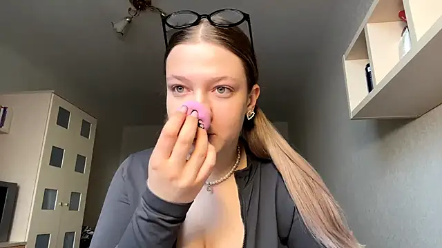 Snapshot of JammieMickiewicz chatting on 03-06-26, 06:10 JammieMickiewicz online show from 03-06-26, 06:10