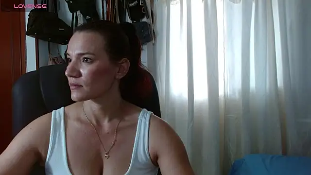 Snapshot of Scarlett_3X chatting on 02-06-26, 09:29 Scarlett 3X online show from 02-06-26, 09:29