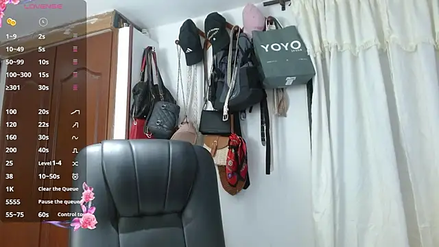 Snapshot of Scarlett_3X chatting on 03-06-26, 11:45 Scarlett 3X online show from 03-06-26, 11:45