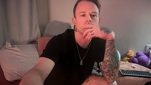 Snapshot of MickeyMoans444 chatting on 01-18-26, 09:02 MickeyMoans444 online show from 01-18-26, 09:02