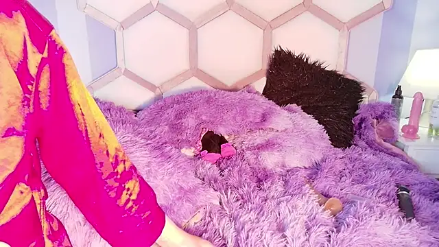 Snapshot of yvi_taylor chatting on 02-07-26, 12:47 yvi taylor online show from 02-07-26, 12:47