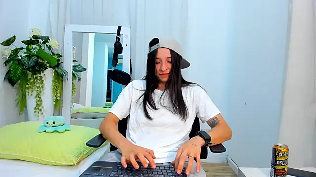 ViictoriiaSaenz online show from 04-29-26, 05:22