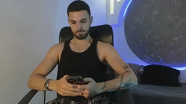 Snapshot of Apolo_lux1 chatting on 02-06-26, 08:45 Apolo lux1 online show from 02-06-26, 08:45