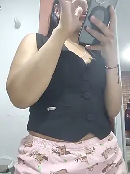 Snapshot of LunaRouuse_ chatting on 01-15-26, 11:52 LunaRouuse online show from 01-15-26, 11:52