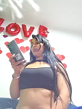 Snapshot of LunaRouuse_ chatting on 02-19-26, 02:18 LunaRouuse online show from 02-19-26, 02:18