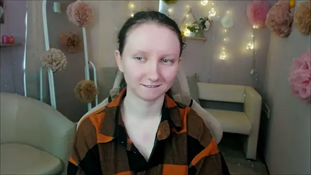 Snapshot of SunshineBlaze chatting on 05-17-26, 05:49 SunshineBlaze online show from 05-17-26, 05:49
