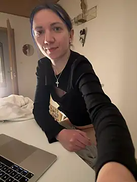 Snapshot of Marina_und_Jayden chatting on 02-26-26, 10:09 Marina und Jayden online show from 02-26-26, 10:09