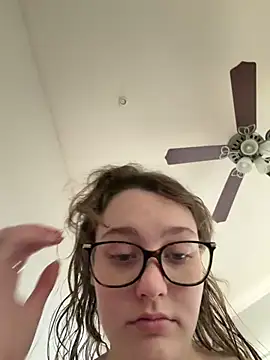 Snapshot of julia4thewin chatting on 03-05-26, 08:49 julia4thewin online show from 03-05-26, 08:49