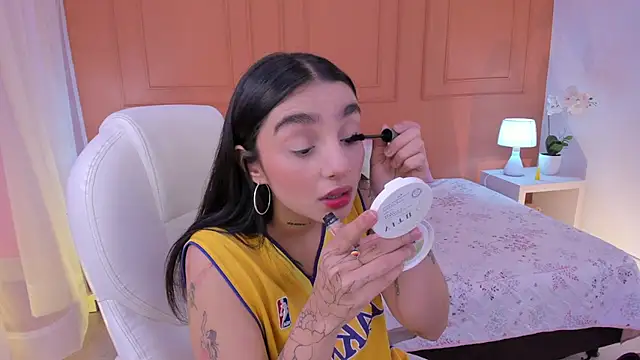 Abriil cutee online show from 05-06-26, 02:00