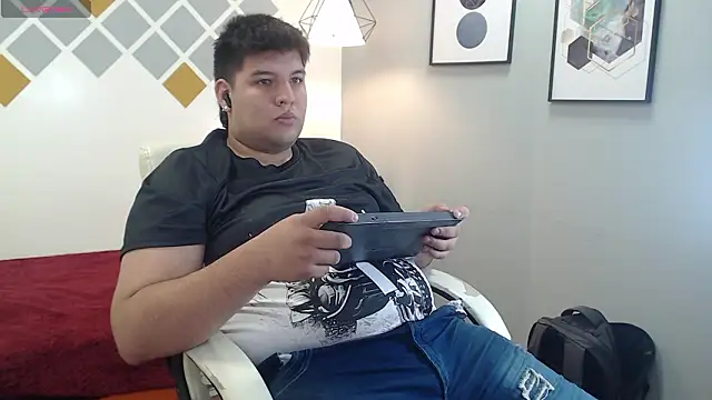 Snapshot of mazenrois chatting on 01-16-26, 02:59 mazenrois online show from 01-16-26, 02:59