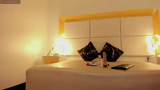 Snapshot of KaiaBrown chatting on 03-10-26, 12:32 KaiaBrown online show from 03-10-26, 12:32