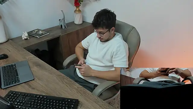 Snapshot of Jay_Grip chatting on 02-10-26, 06:45 Jay Grip online show from 02-10-26, 06:45