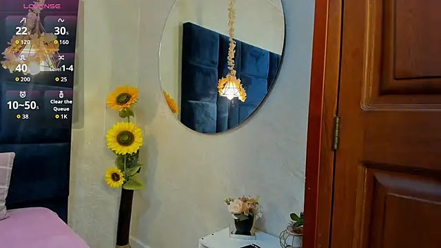 Snapshot of Laura_Miller1 chatting on 03-12-26, 08:04 Laura Miller1 online show from 03-12-26, 08:04