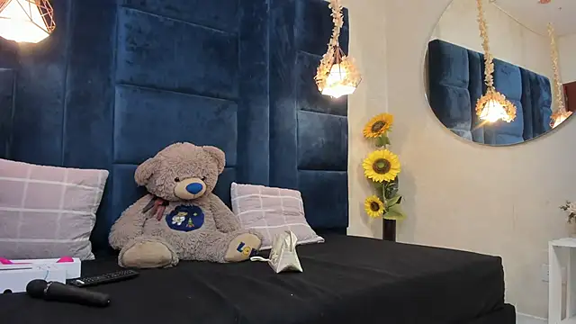 Snapshot of Laura_Miller1 chatting on 04-12-26, 04:12 Laura Miller1 online show from 04-12-26, 04:12