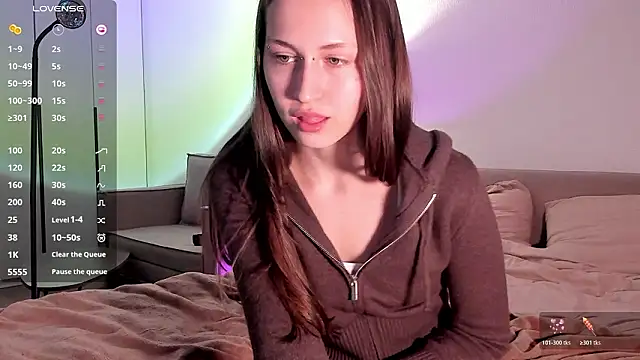 julie qwerty online show from 03-16-26, 04:44