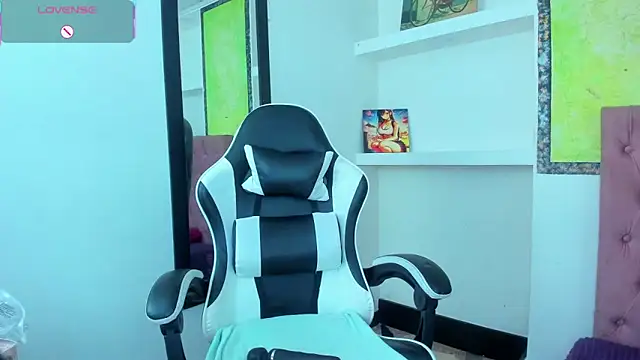 Snapshot of kittymiauu444 chatting on 01-13-26, 07:41 kittymiauu444 online show from 01-13-26, 07:41