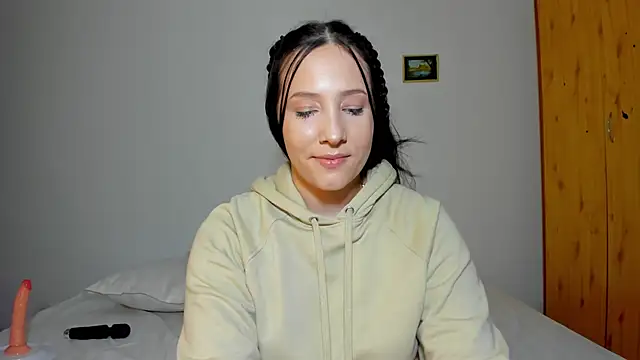 Snapshot of Angell-Sky chatting on 03-06-26, 08:05 Angell-Sky online show from 03-06-26, 08:05